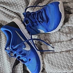 Size 3 blue Nike flex